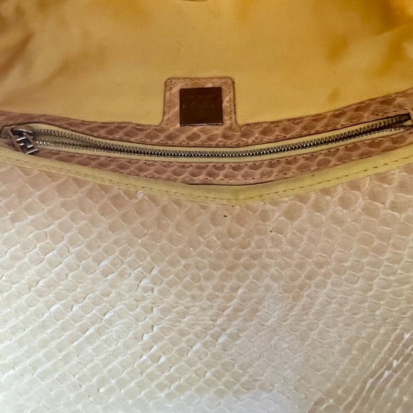 Sod! Vintage FENDI bright yellow sequin baguette - Picture 6 of 7